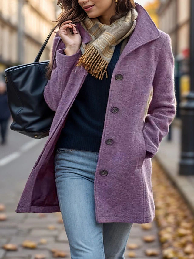 Cappotto alla moda con cappuccio